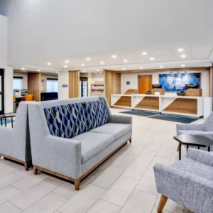 holiday-inn-express-and-suites-belleville-9424665720-4x3